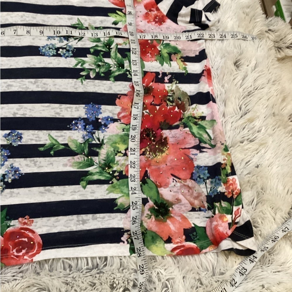 DG2 Diane Gilman floral embellished burnout short sleeve tee Woman’s L - Picture 3 of 16